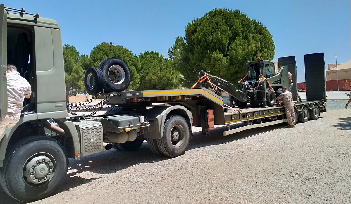 Los Mercedes “Arocs” asociados a las góndolas dan una gran flexibilidad al SEADA para trasladar su material. Foto: SEADA